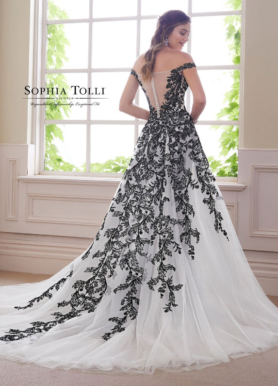  Black  and White  Wedding  Dresses  Unique Style for a 