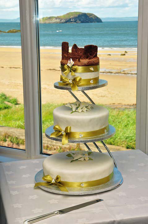 wedding cake with a beautiful seaside background