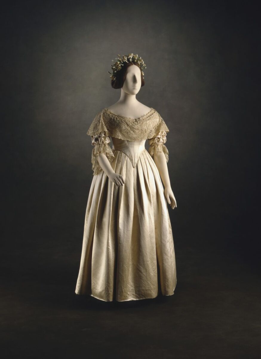 queen victoria wedding dress