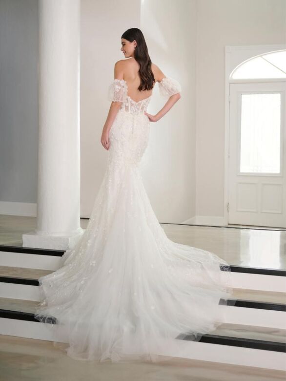 Adrianna Papell 31298 Sweetheart Neck Detached Sleeve Wedding Gown