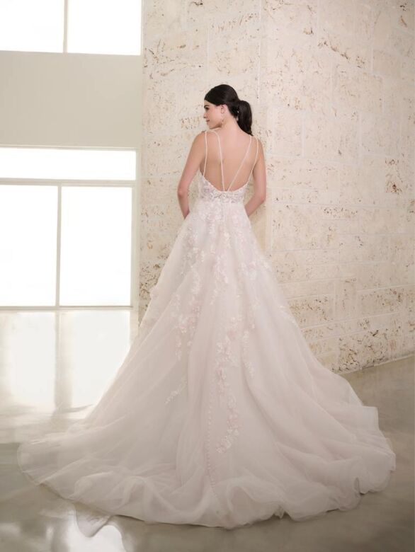 Adrianna Papell 31301 Strappy Back Sweetheart Neck Bridal Dress