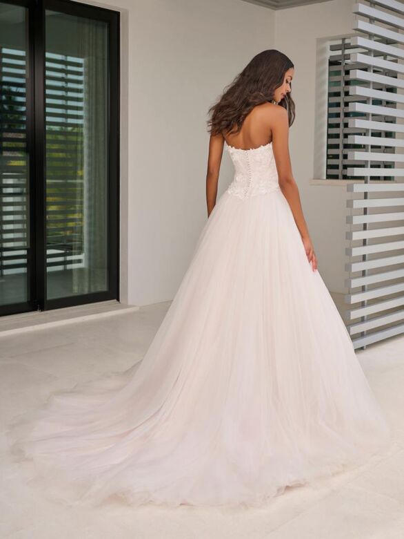 Adrianna Papell 31324 Sweetheart Neck Tulle Skirt Bridal Gown