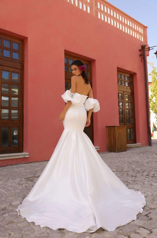 Amarra 85691 Gwen Removable Sleeve Trumpet Wedding Dress