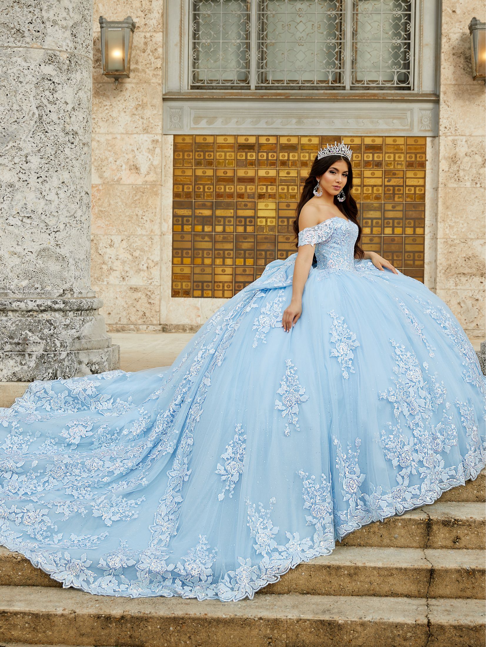 Quince dress  Quince dresses, Pretty quinceanera dresses, Rose gold quinceanera  dresses