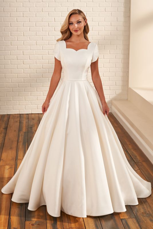 https://madamebridal.com/media/catalog/product/cache/9fbb2d88dcb15b8c8cba713be957a040/m/o/modest-bridal-by-mon-cheri-mod221-bridal-dress-01.1078.jpg